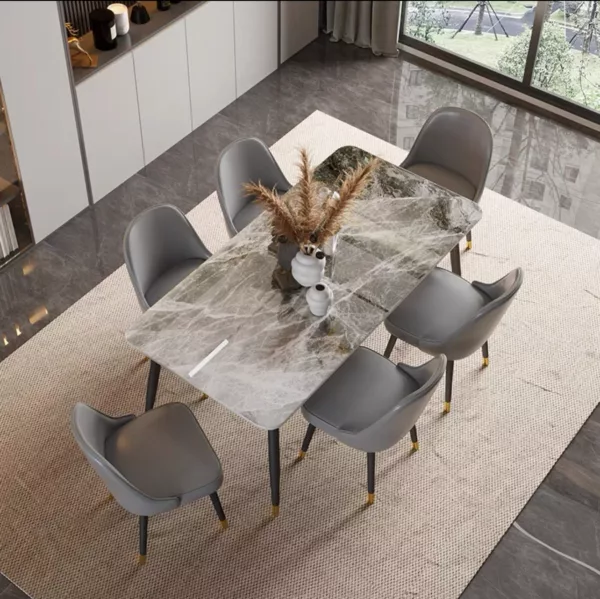 The Metropolitan Majesty Dining Table